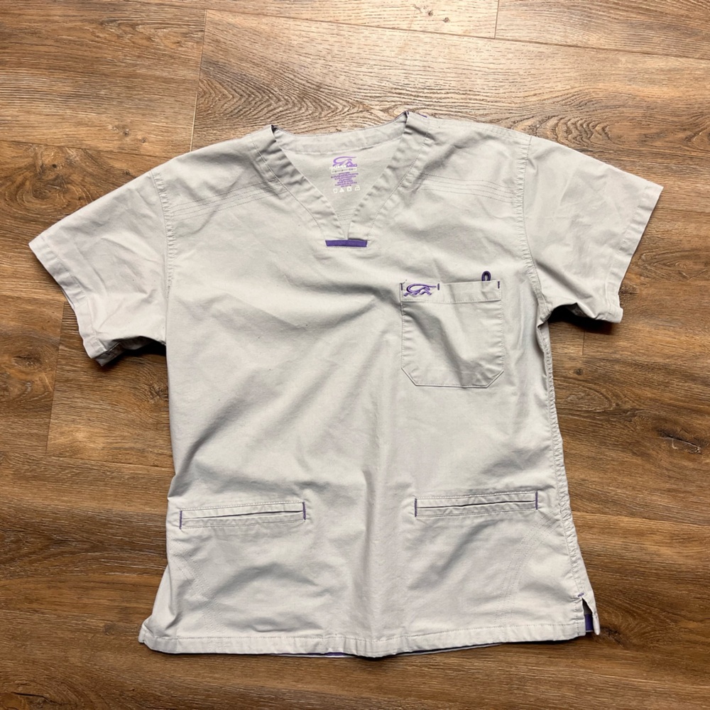 Iguana Med scrub top
